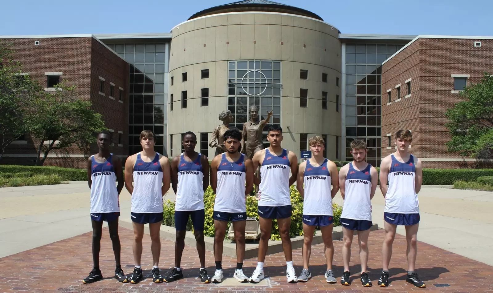 Men’s cross country school record broken by senior runner